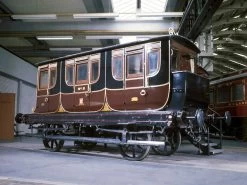 Hornby R40357 Personenwagenset Wellington, Globe & Queen Adelaide's Coach L&MR 3x Spur 00 -SpielzeugBahnWelt NH Personenwagenset Wellington Globe Queen Adelaide s Coach L MR 3x Hornby R40357 b 1